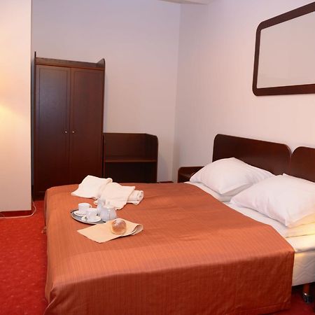 Hotel Pod Debami Terespol Exteriér fotografie