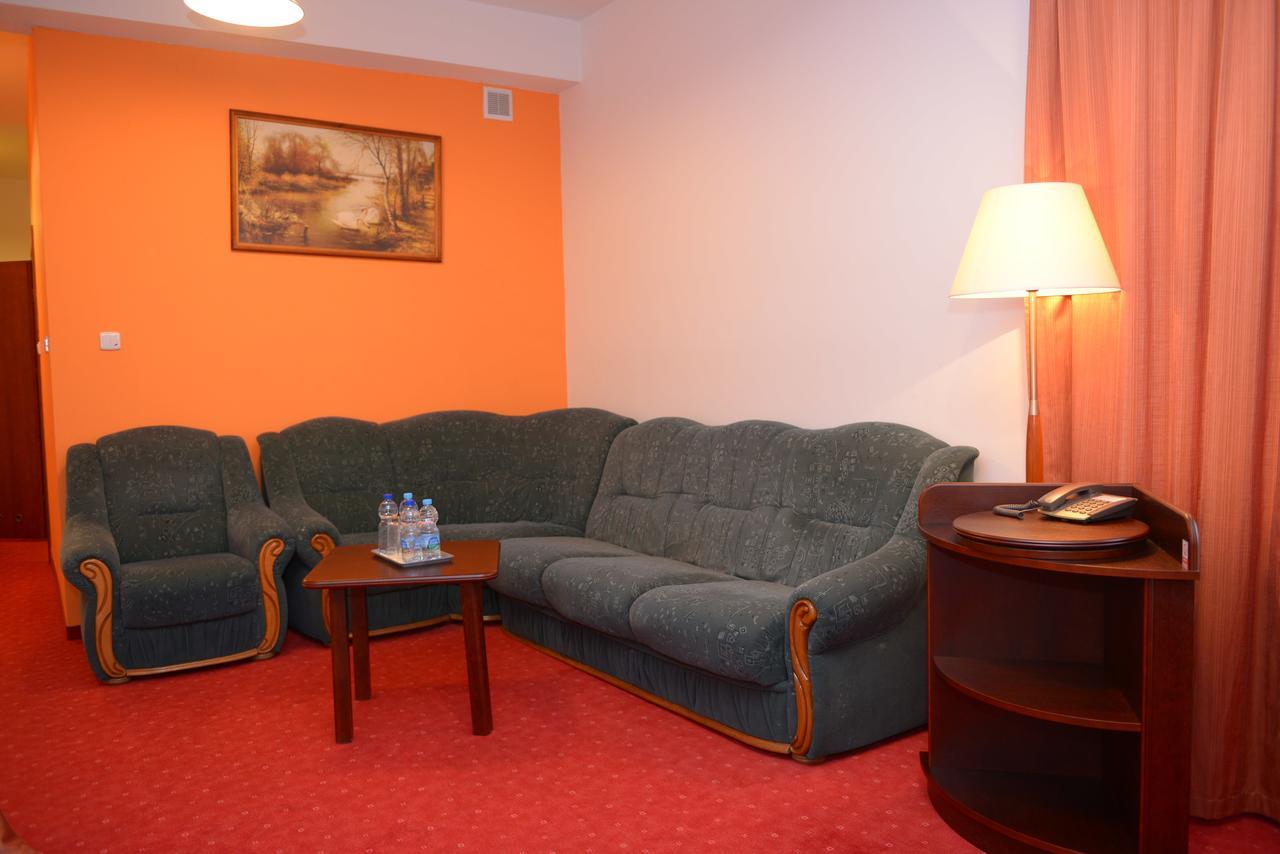 Hotel Pod Debami Terespol Exteriér fotografie