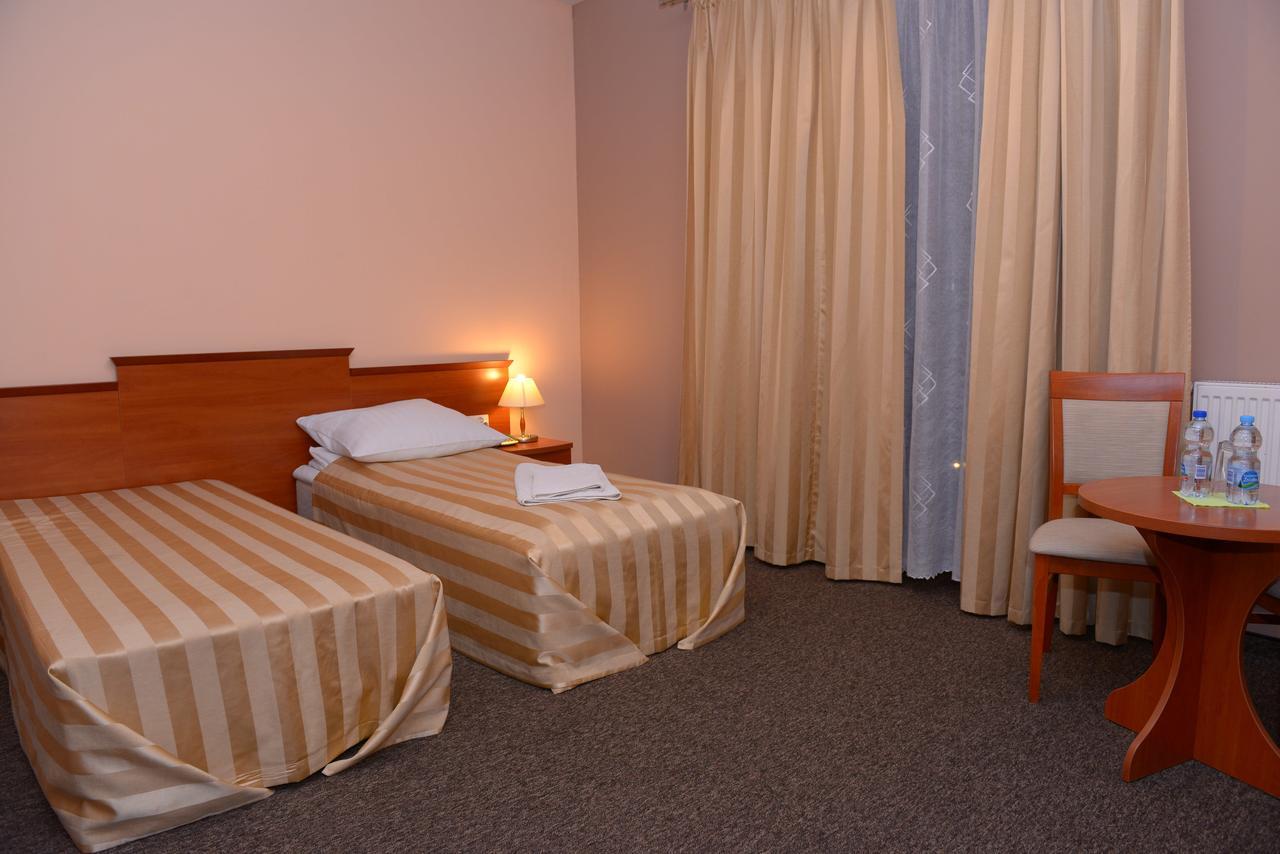 Hotel Pod Debami Terespol Exteriér fotografie