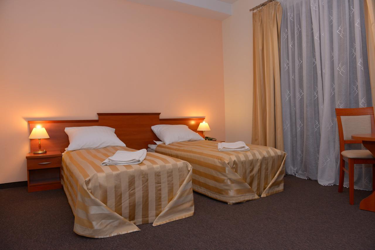Hotel Pod Debami Terespol Exteriér fotografie