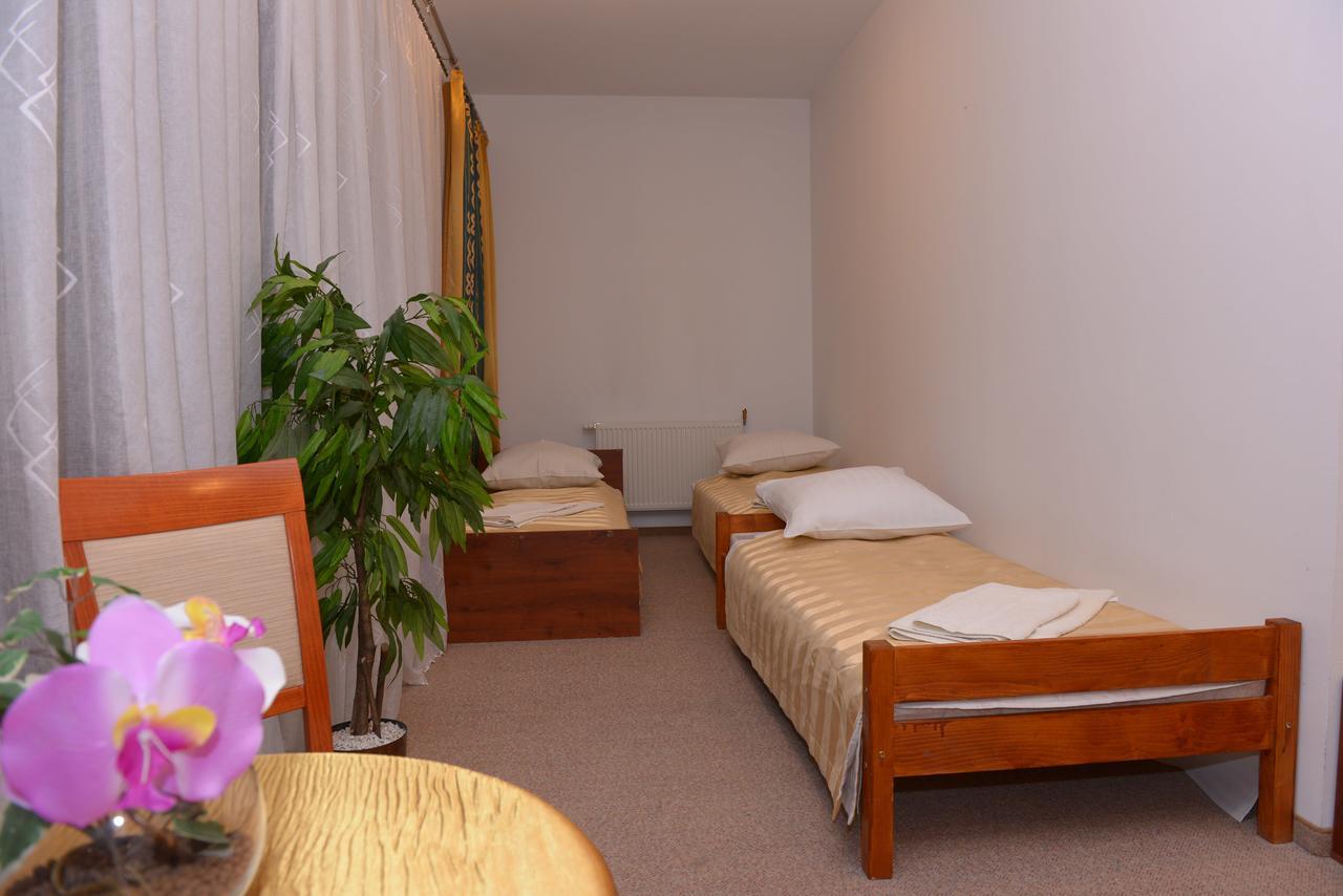 Hotel Pod Debami Terespol Exteriér fotografie